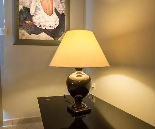 Xenia Ionis Luxury Lixúri