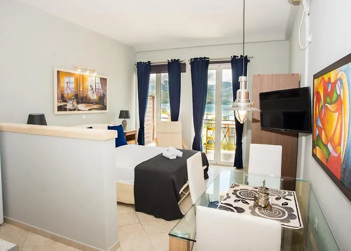 Xenia Ionis Luxury 3*