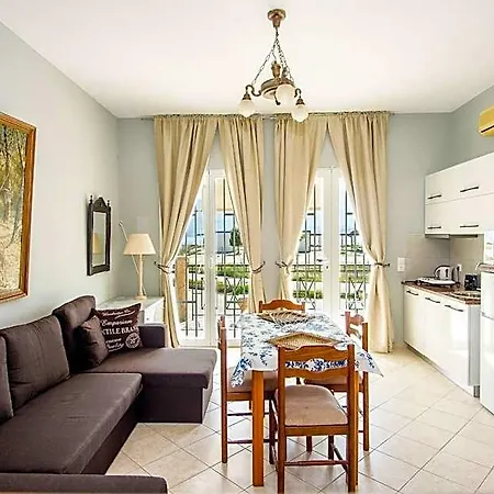 Xenia Ionis Luxury מלון דירות 3*